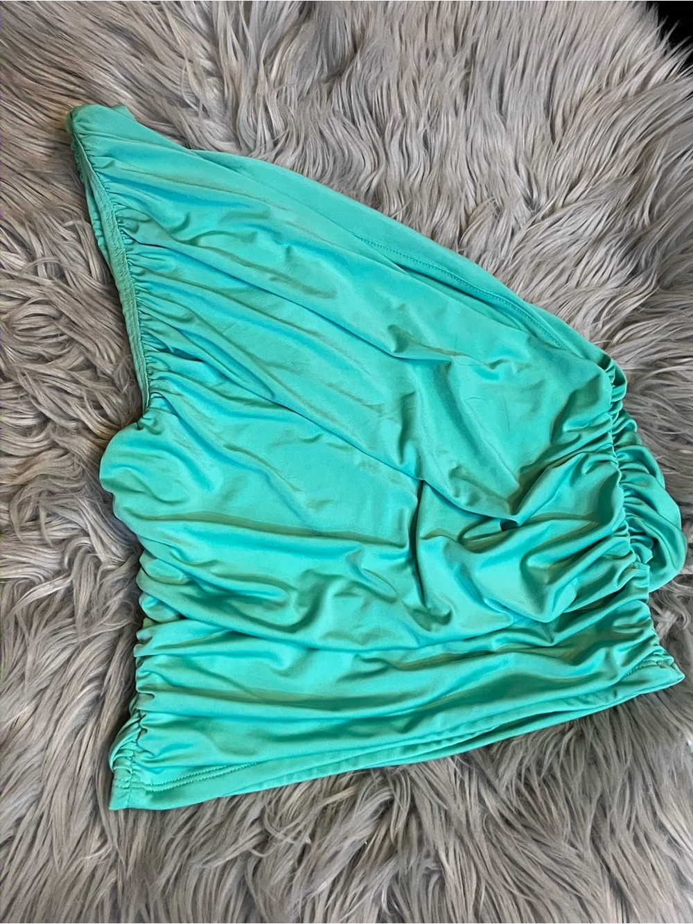 Like New Express one shoulder crop top Color - Picture 2 of 4
